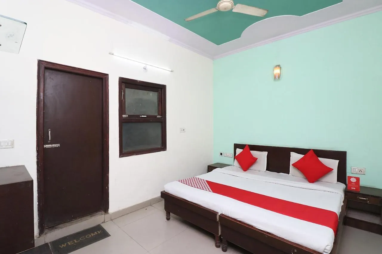 Oyo Flagship 29742 Hotel Seva & Restaurant Agra  3*, Agra (Uttar Pradesh)